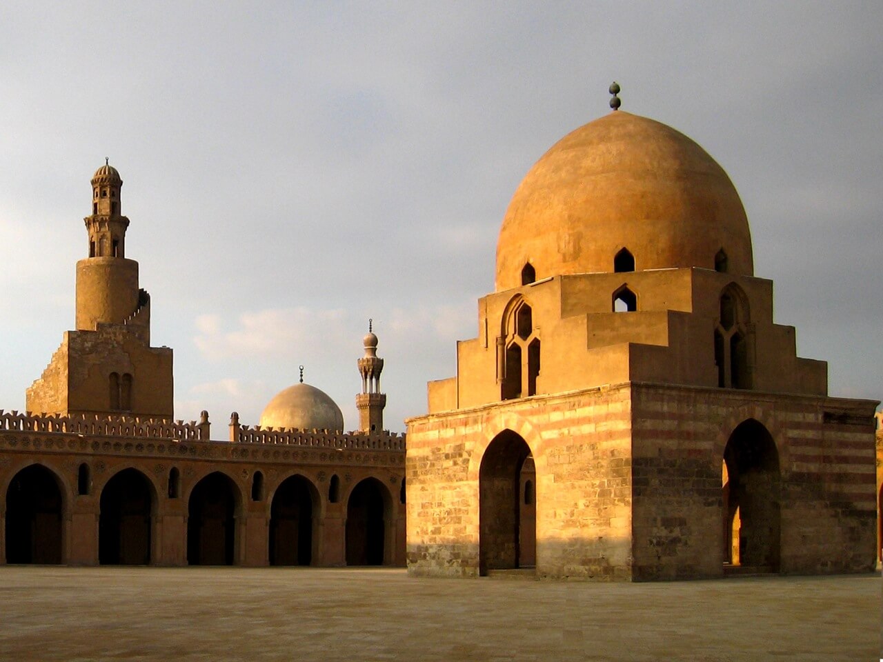 Мусульманский египет. Мечеть ибн Тулуна. Арабский халифат архитектура. Мечеть ибн-Тулуна в Каире, (876 – 879 гг.). Минареты Египта.